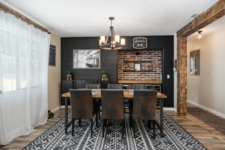 126 Chic Valley Village Home-Pool Near Universal