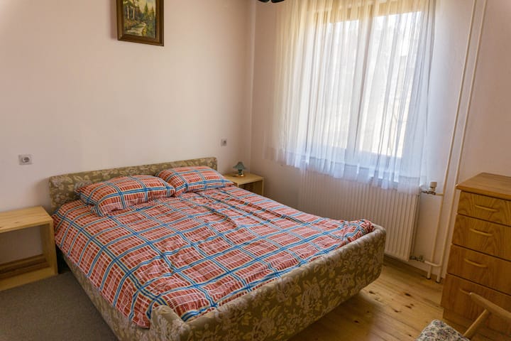 Lower big bedroom