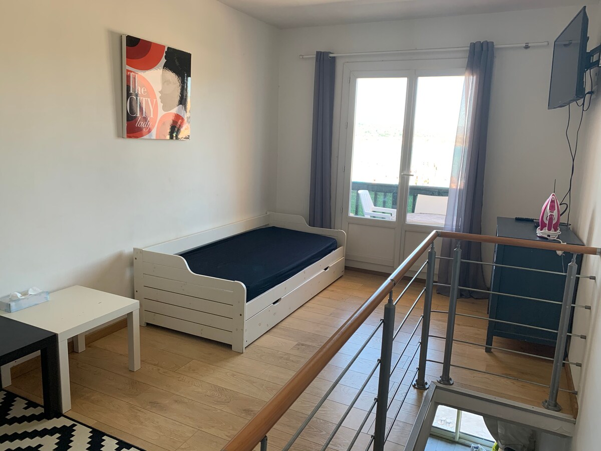 ชั้น: บริเวณทีวี 