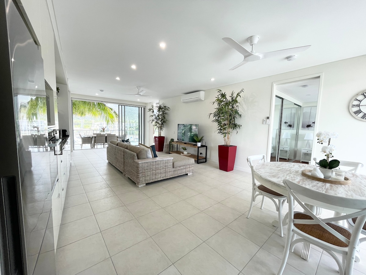 Popular Airbnb listing: Absolutely Lovely Waterfront Apartment 333 in Nelly Bay