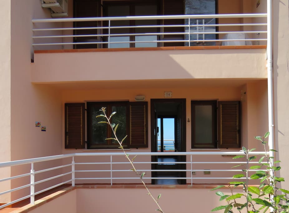 Igresso con terrazzo privato -Entrance with private balcony