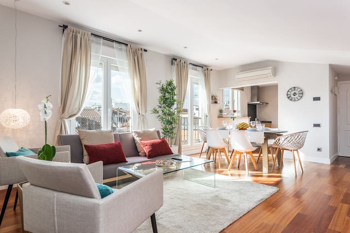 Great Location SANTA ANA SQUARE!