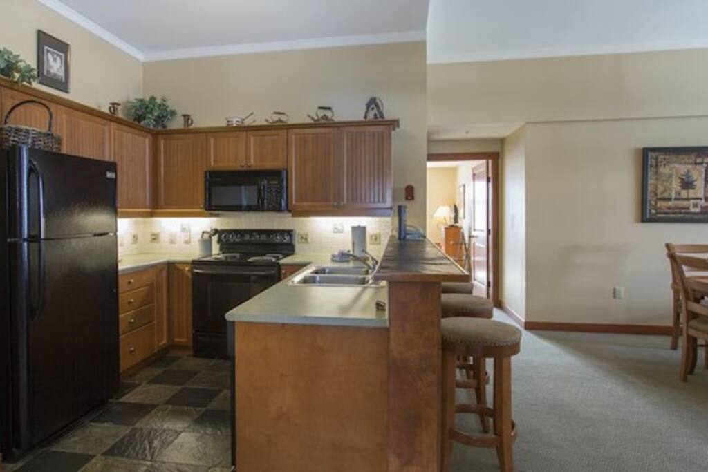 Cook up a storm in the kitchen and entertain at the breakfast bar.