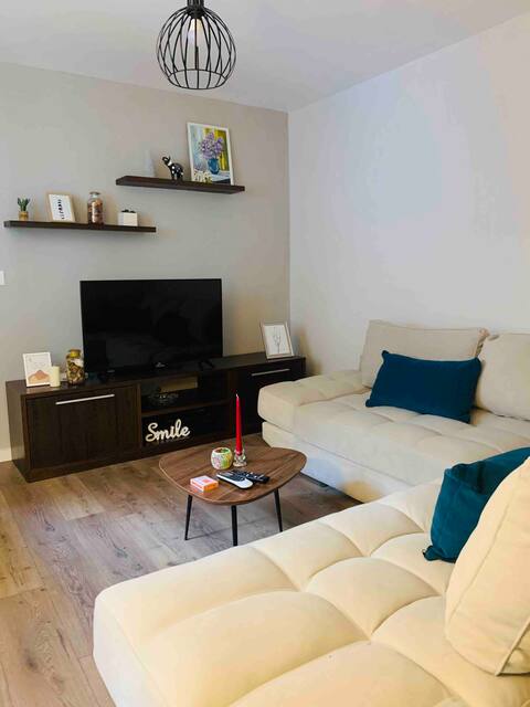 Primary Location 3-Floor Villa with 5 bedrooms