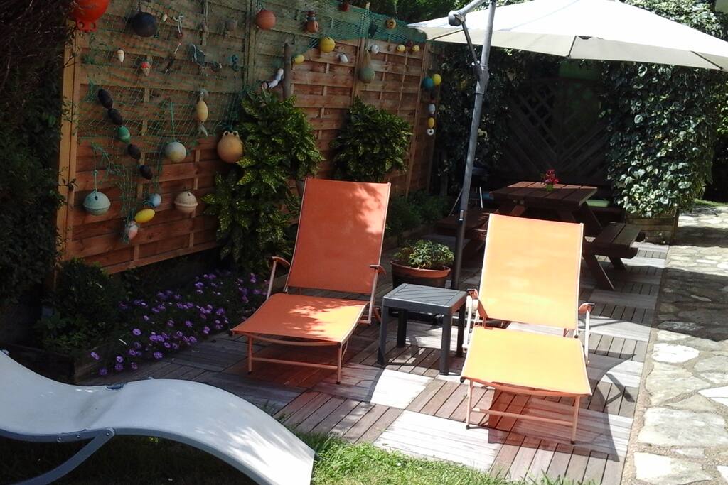 Terrasse coin détente dans le jardin