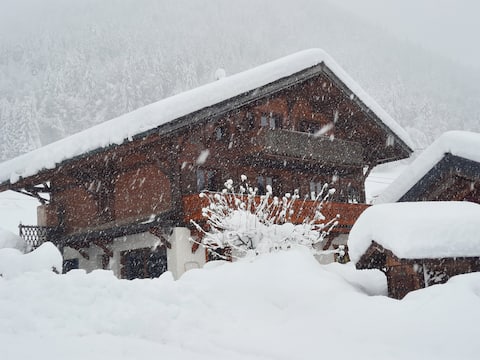 Popular Airbnb listing: cottage: Sous la Corbe in Morzine