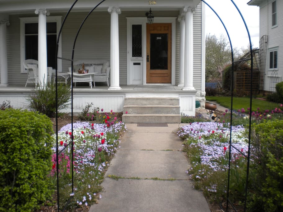 Walk to eastside Apartment door