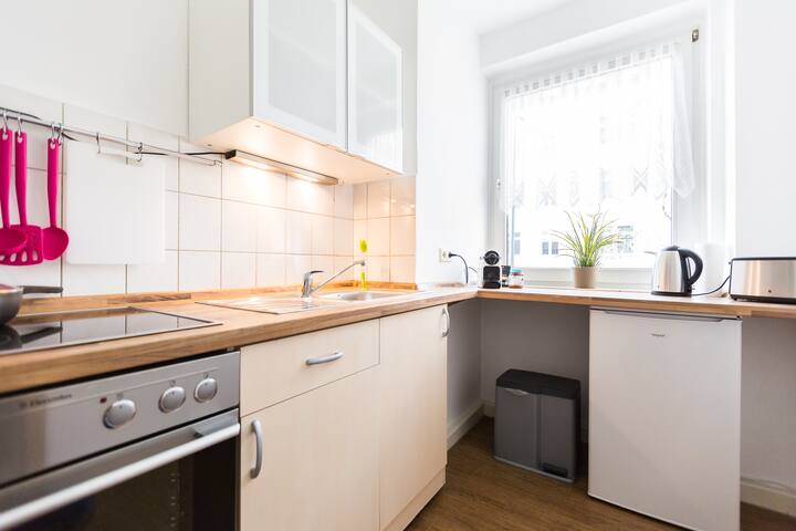 Central 2 Room Apartment For Up To 4 Guests - Düsseldorf
