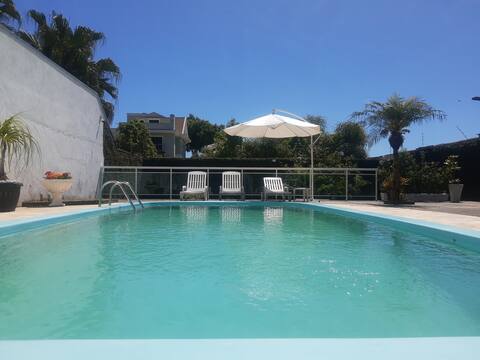 Beautiful house, large, with swimming pool, very comfortable.