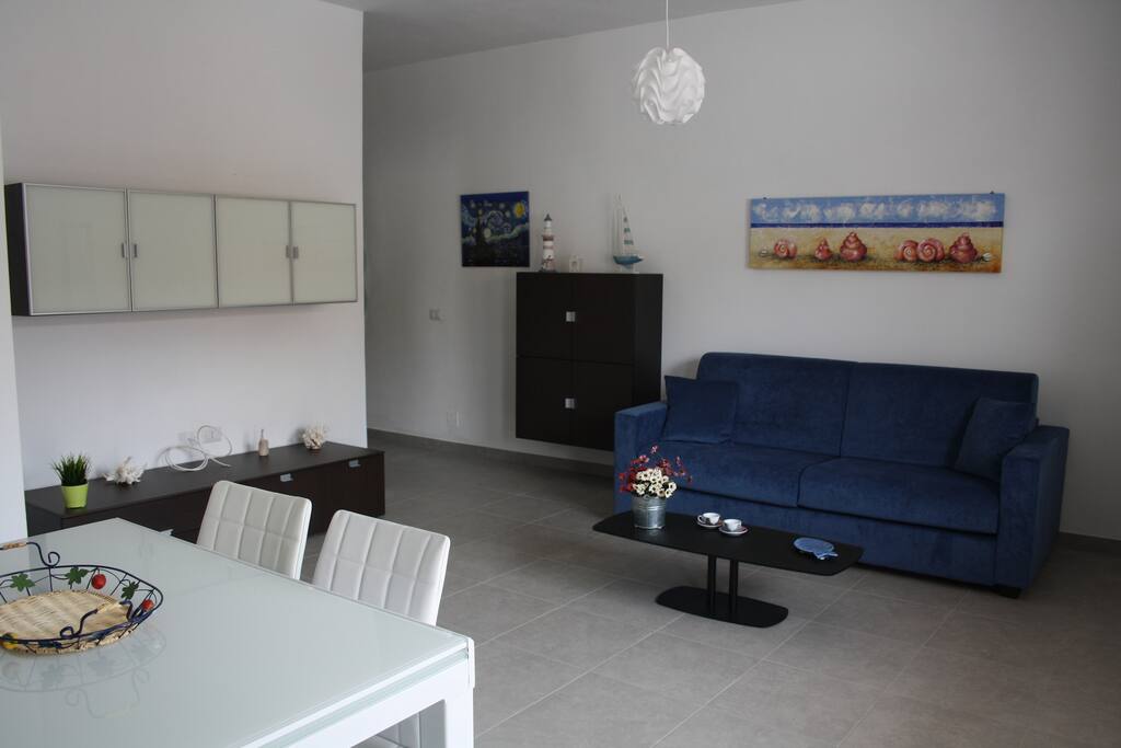 cucina\soggiorno con divano letto matrimoniale