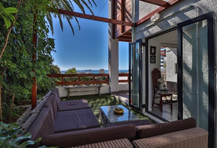 No Loadshedding house in Seapoint gallery image 2