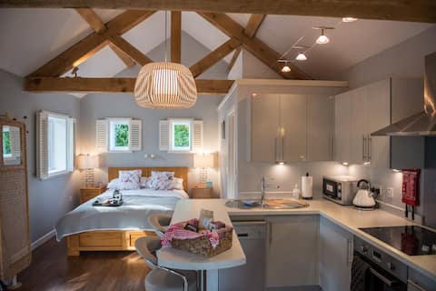 Larks Nest - your gateway to the Cotswolds