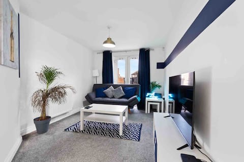 2-Bed Apartment | Free Parking| Nr Birmingham