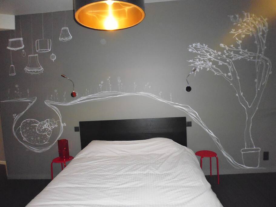 Chacune des 7 chambres a sa personnalité, celle-ci est appelée "Rêve d'Amandine"