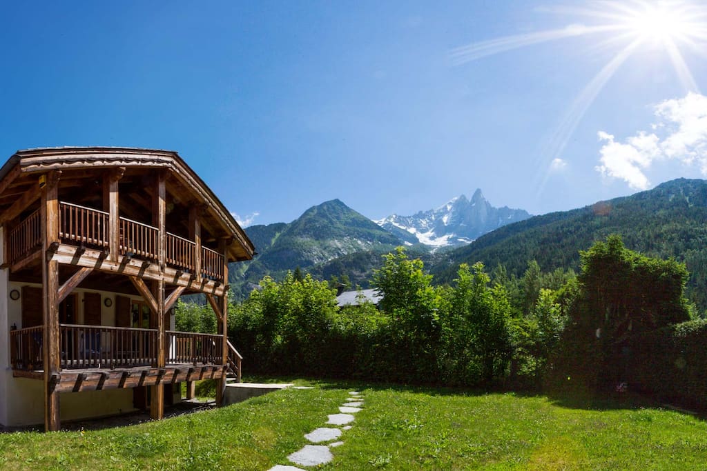 Chalet Merlebleu with private Garden. Incredible views of Mont Blanc Massif. Outdoor Jacuzzi round the side