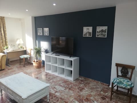 Anuncio de Airbnb popular: Very spacious apartment. Historic Center en Cartagena