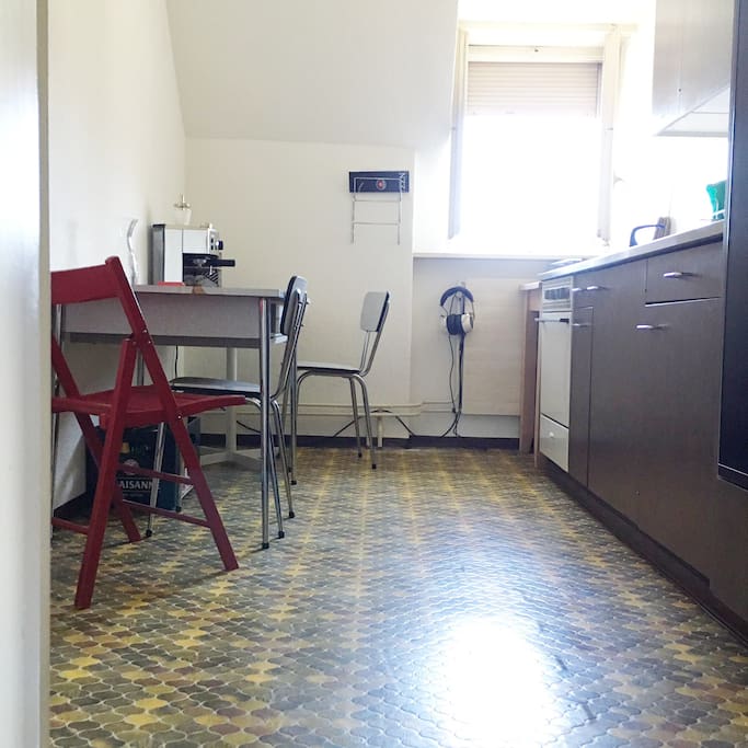 fully equiped kitchen with coffee machine and fridgemlw uand uus