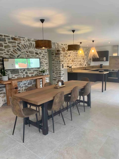 Charming spacious cottage for 8 people