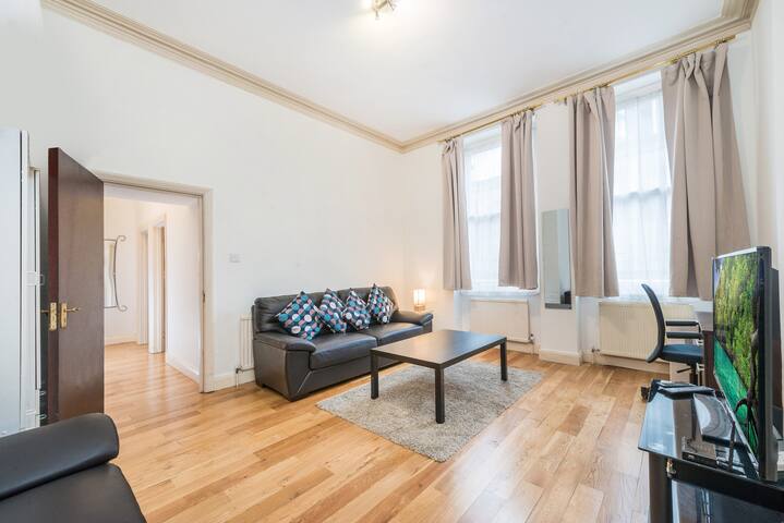 Baker Street Regents Park 2 Bedroom Apart 210 gallery image 2