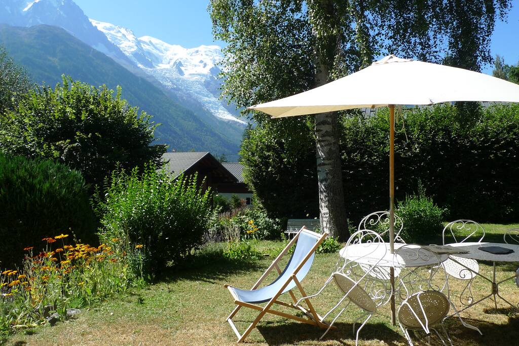 vue unique sur le glacier des bossons et le Mont Blanc