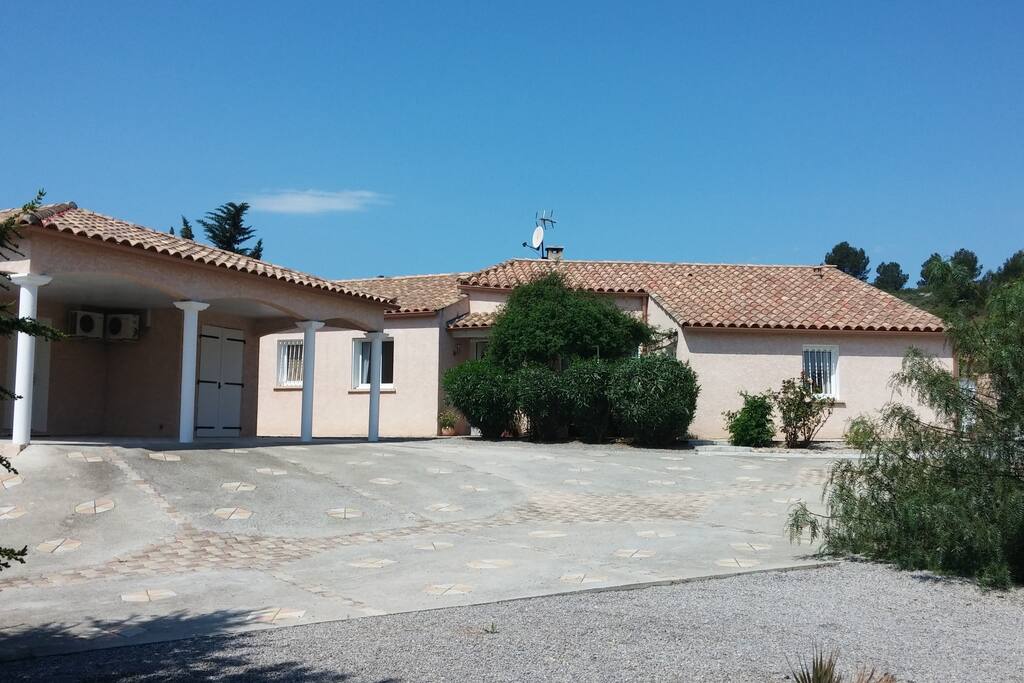 Chambre d'hote, SDB et Salon dans Dépendance - Guest Room, Bathroom and Lounge in separate Annexe