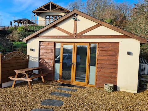 Cwt y Gornel
Luxury one bedroom chalet with hottub