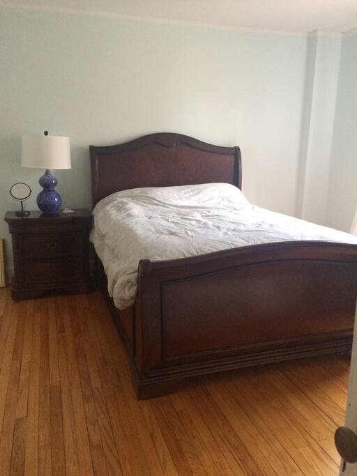 Both Bedrooms have queen size beds.