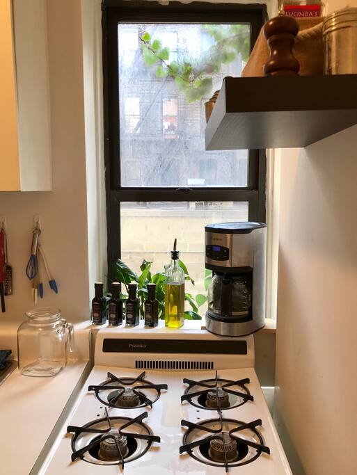 Kitchen for the use of guests! Coffee on us!