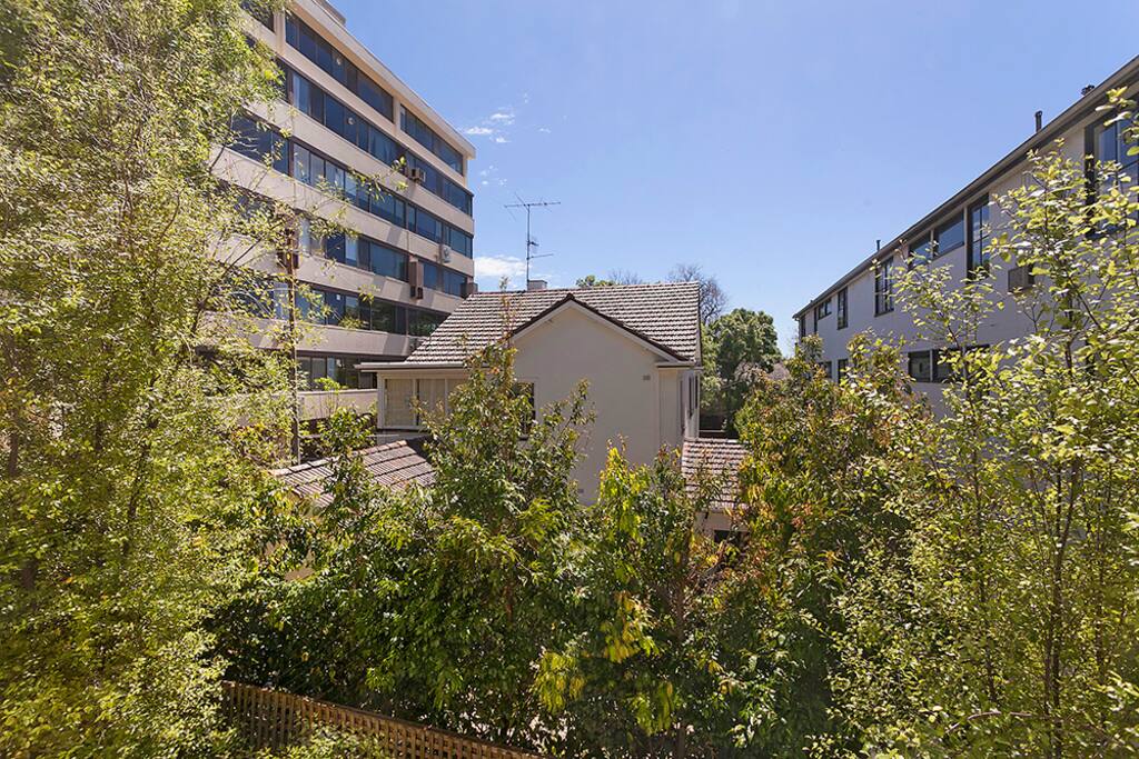 Private leafy Northern (sunny) view