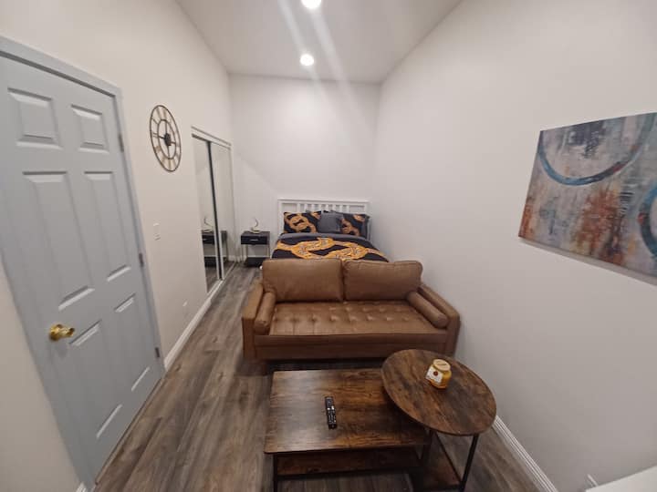 Businest Studio With Free Parking #3 - Inglewood, CA