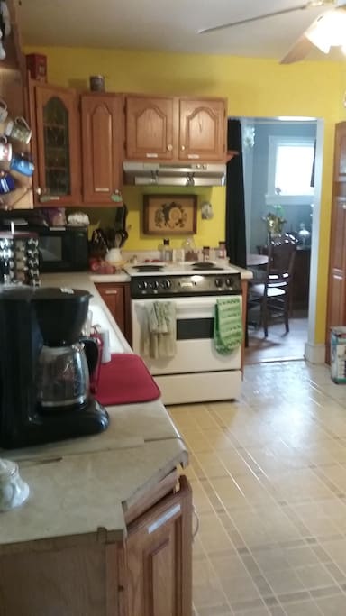 Guests have full kitchen access. We supply coffee, tea or lemonade, butters, oils, spices, and condiments.