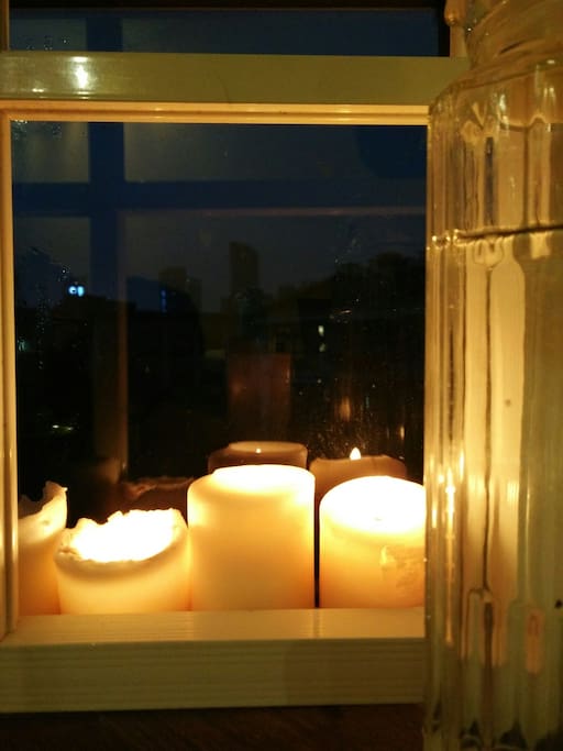 夜,点香燃烛。