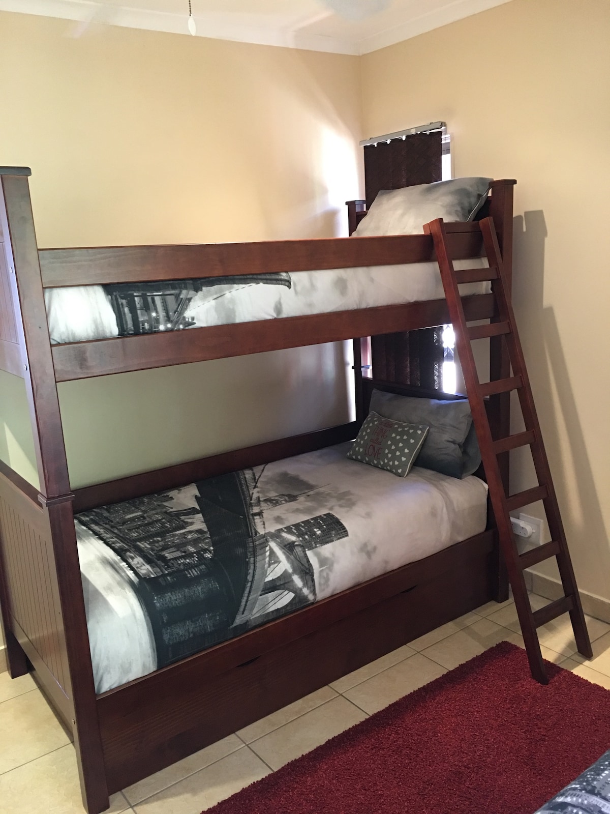 Krevet na kat u kojem su djeca uživala!!!