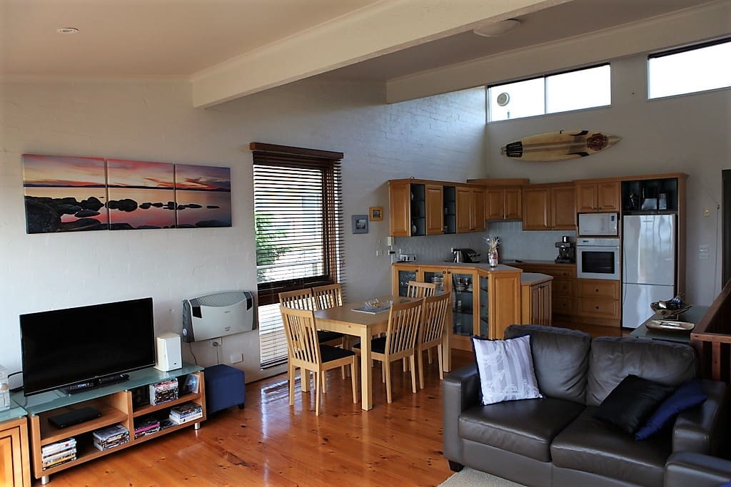 Kitchen dining area