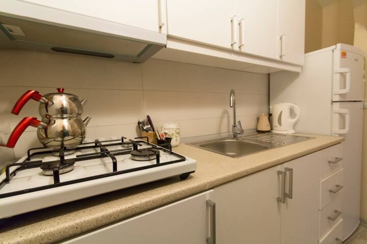 Middle Apartment (Pool View) gallery image 5