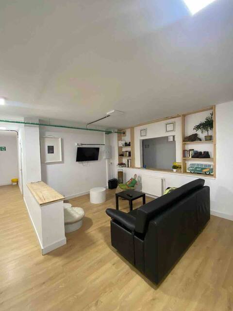 H4. Private room for 6 with breakfast