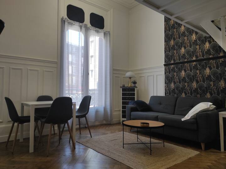 Apartment 4 pers Hôtel de Ville + Cathedral Apartments for Rent in