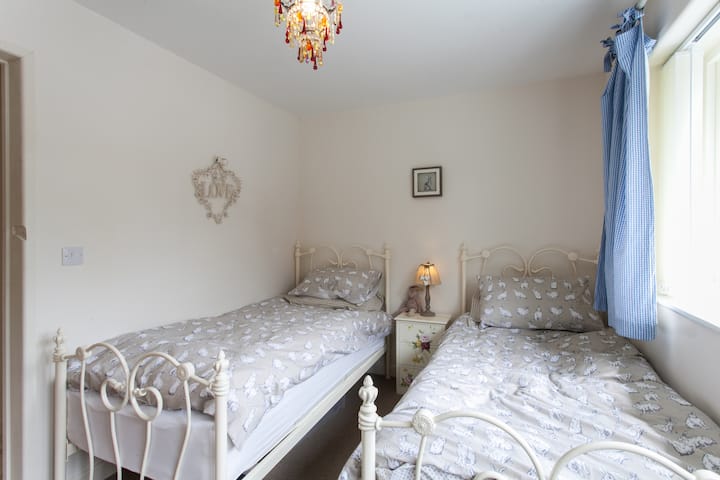 غرفة النوم 2