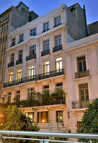 Stylish Neoclassical Apartments – 3 min from Metro gallery image 4