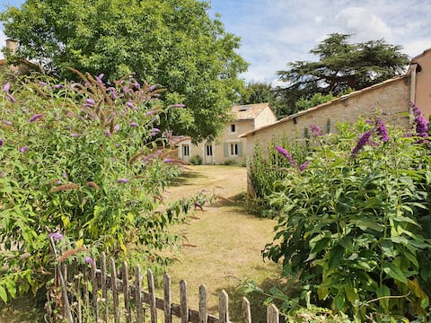 Large independent cottage near Poitiers Futuroscope