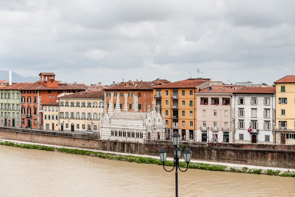 vista del lungarno dal salotto e dalla sala da pranzo