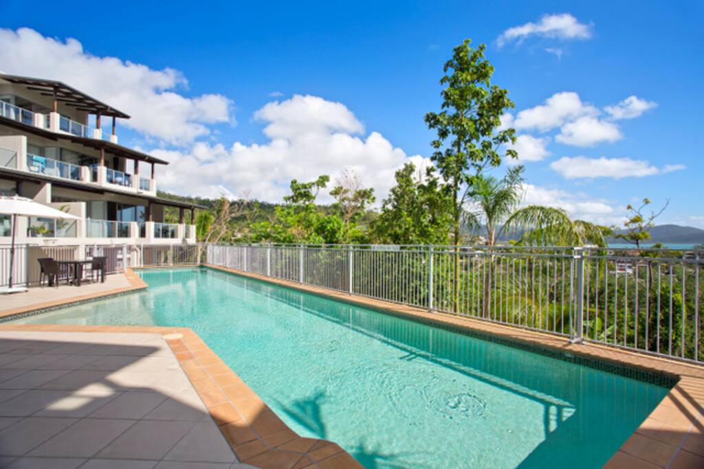 Middle apartment overlooking the pool & amazing views.