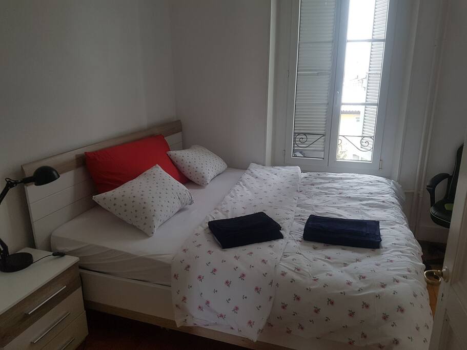 Chambre avec lit queen size