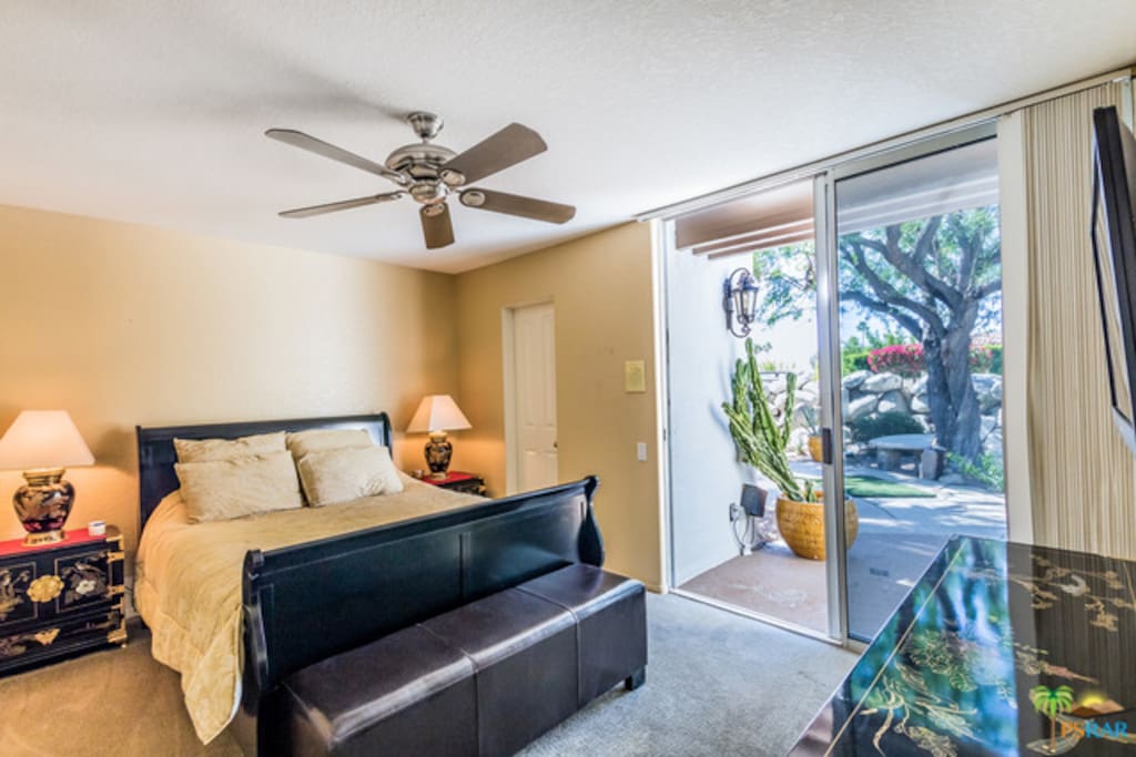Queen size bed with sliding door to patio