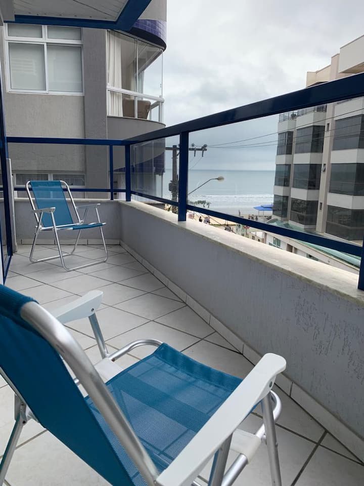 Modern apt 20mts from sea, downtown Meia Praia