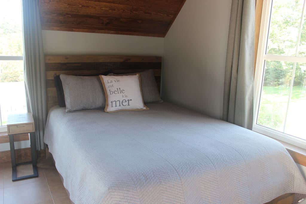 Queen size bed