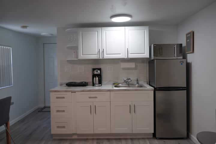 Lux Studio Near Beach/private/free Wifi & Parking! - Miami Gardens, FL