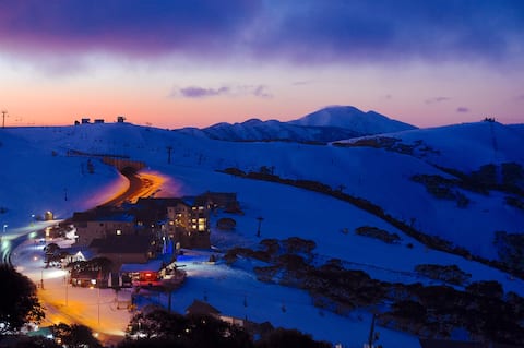 Top performing Airbnb: Hotham Ski Out 5 pax Studio21 w/ pool, sauna & spa in Hotham Heights