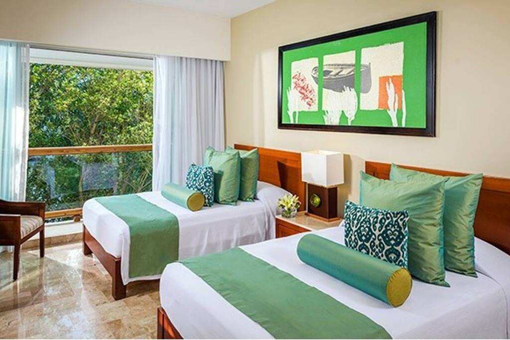 Queen Bed Grand Master Room
