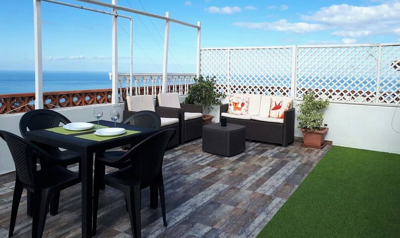 Bright Attic | Terrace with views + Wifi